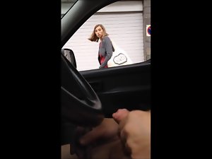 Dick flashing in car 9 - she looks